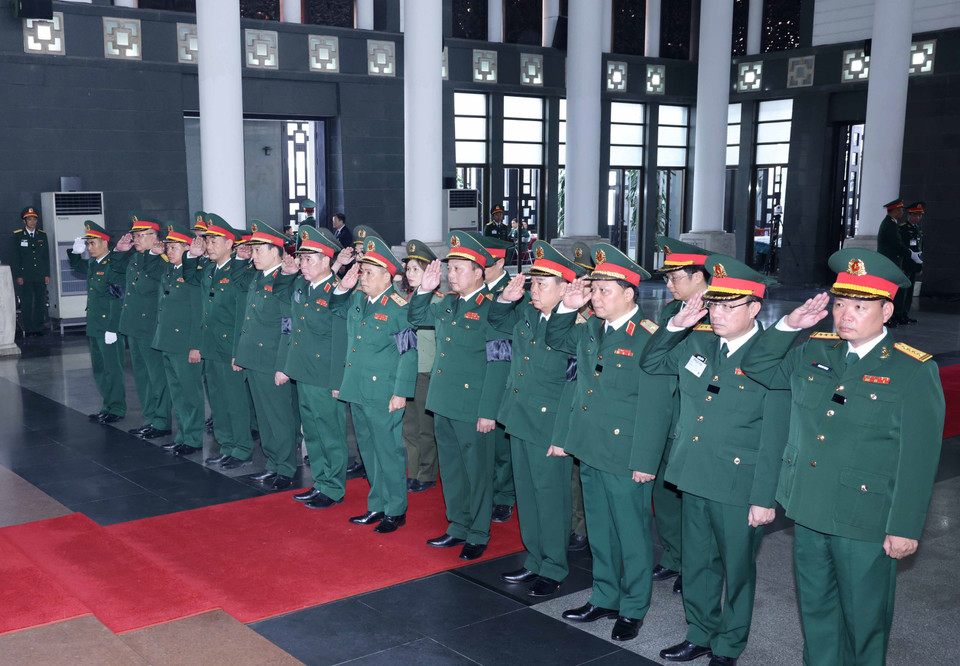 Đoàn Tổng cục Hậu cần - Bộ Quốc phòng viếng Tổng Bí thư Nguyễn Phú Trọng. (Ảnh: TTXVN)