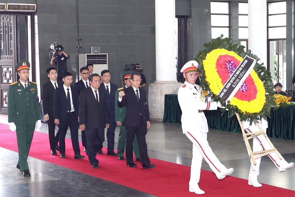 Đoàn tỉnh An Giang viếng Tổng Bí thư Nguyễn Phú Trọng. (Ảnh: TTXVN)