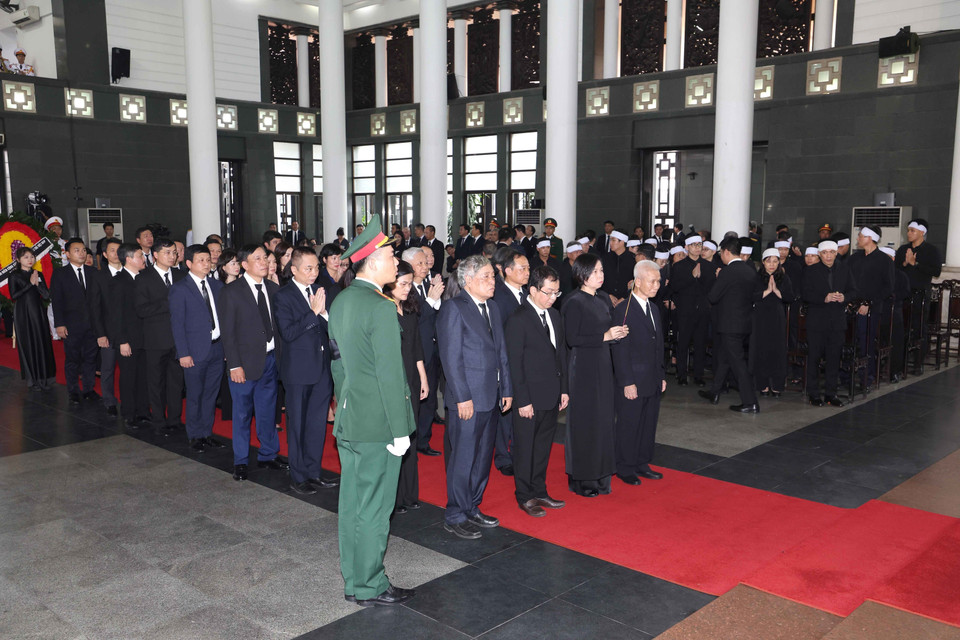 Đoàn Thông tấn xã Việt Nam do đồng chí Vũ Việt Trang, Bí thư Đảng ủy, Tổng Giám đốc làm Trưởng đoàn, kính viếng Tổng Bí thư Nguyễn Phú Trọng. (Ảnh: TTXVN)