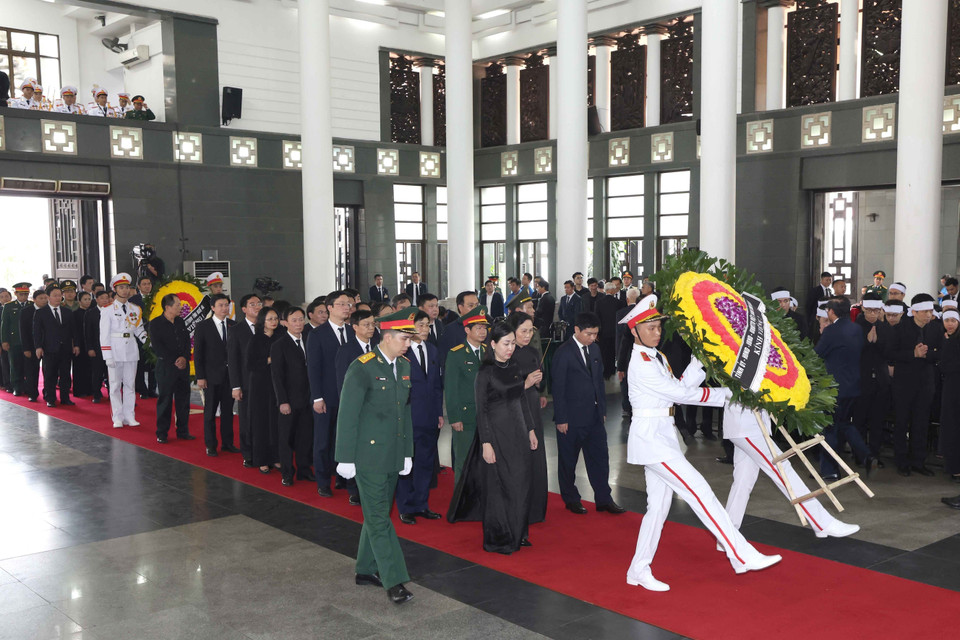 Đoàn tỉnh Hà Nam viếng Tổng Bí thư Nguyễn Phú Trọng. (Ảnh: TTXVN)