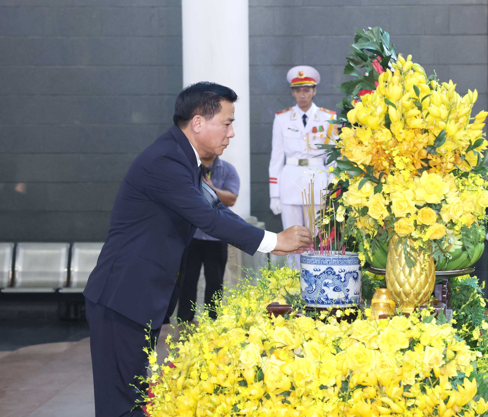 Đoàn tỉnh Thanh Hóa viếng Tổng Bí thư Nguyễn Phú Trọng. (Nguồn: TTXVN)