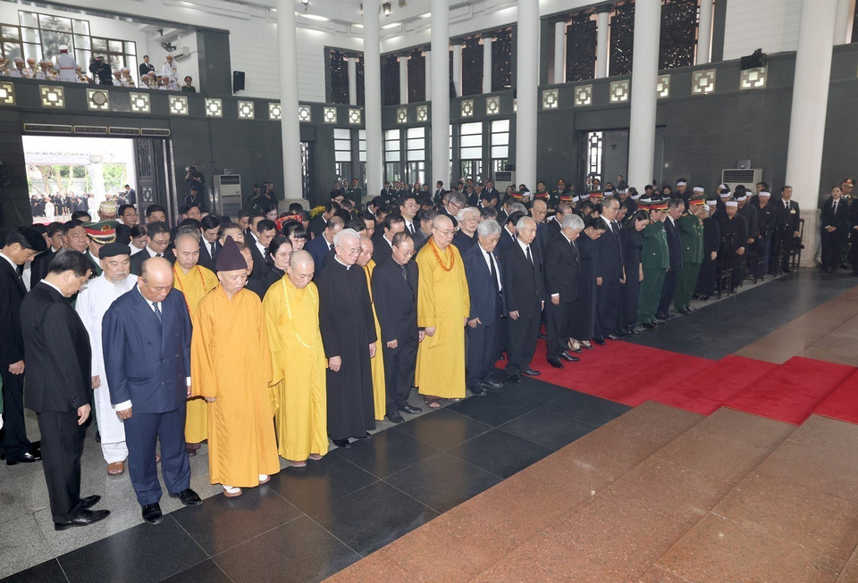 Đoàn Ủy ban Trung ương Mặt trận Tổ quốc Việt Nam, do đồng chí Đỗ Văn Chiến, Ủy viên Bộ Chính trị, Bí thư Trung ương Đảng, Chủ tịch Ủy ban Trung ương Mặt trận Tổ quốc Việt Nam làm Trưởng đoàn vào viếng đồng chí Nguyễn Phú Trọng. (Ảnh: TTXVN)