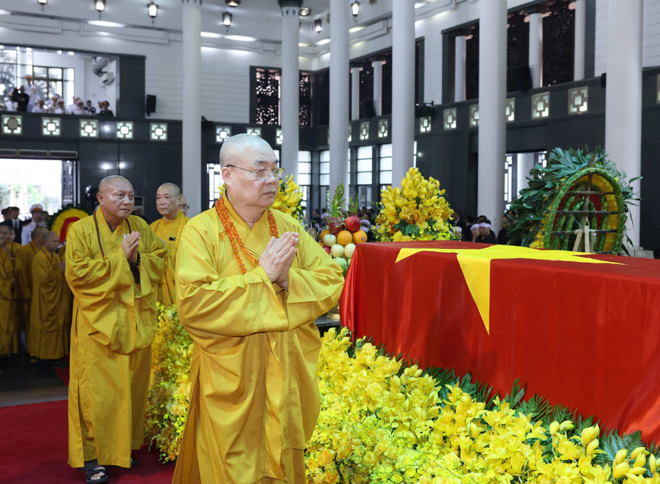 Đoàn Trung ương Giáo hội Phật giáo Việt Nam viếng Tổng Bí thư Nguyễn Phú Trọng. (Ảnh: TTXVN)