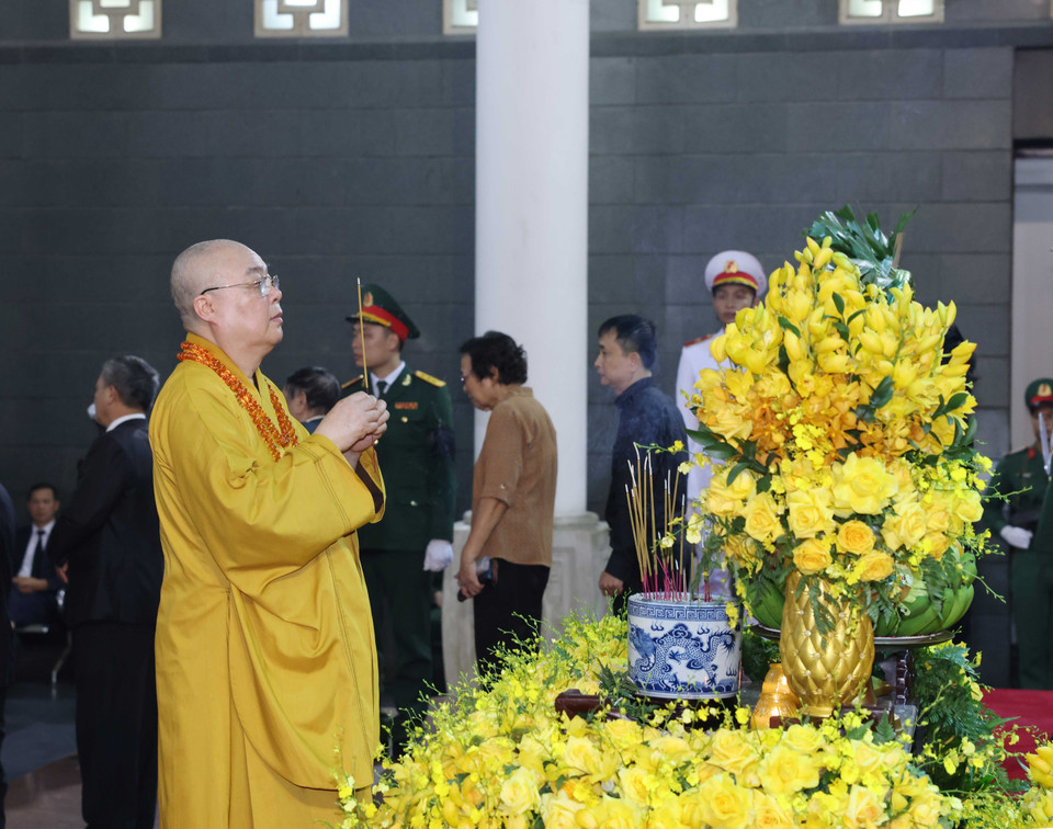 Đoàn Trung ương Giáo hội Phật giáo Việt Nam viếng Tổng Bí thư Nguyễn Phú Trọng. (Ảnh: TTXVN)