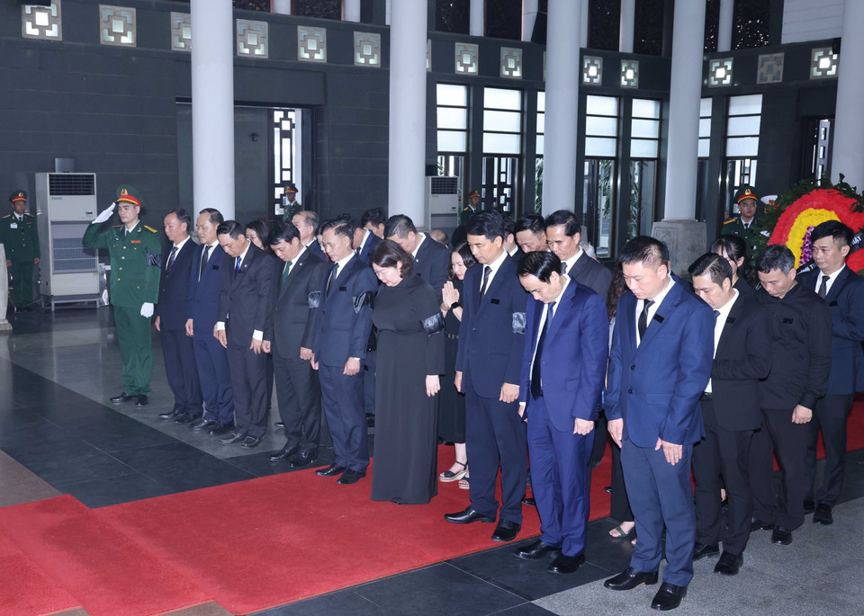 Đoàn Liên minh Hợp tác xã Việt Nam kính viếng Tổng Bí thư Nguyễn Phú Trọng. (Ảnh: TTXVN)