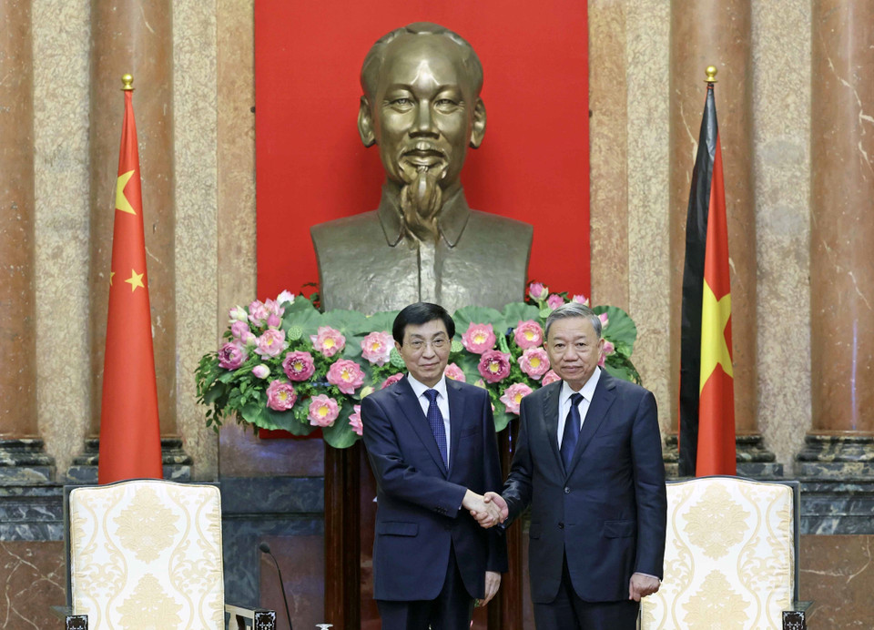 Chủ tịch nước Tô Lâm tiếp Chủ tịch Chính hiệp Trung Quốc Vương Hộ Ninh. (Ảnh: Nhan Sáng/TTXVN)