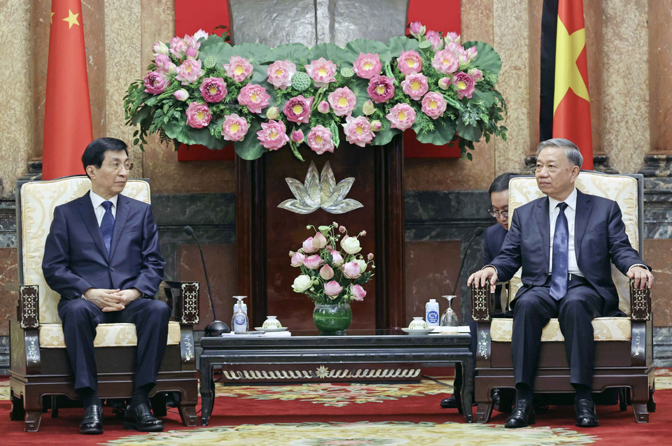 Chủ tịch nước Tô Lâm tiếp Chủ tịch Chính hiệp Trung Quốc Vương Hộ Ninh. (Ảnh: Nhan Sáng/TTXVN)