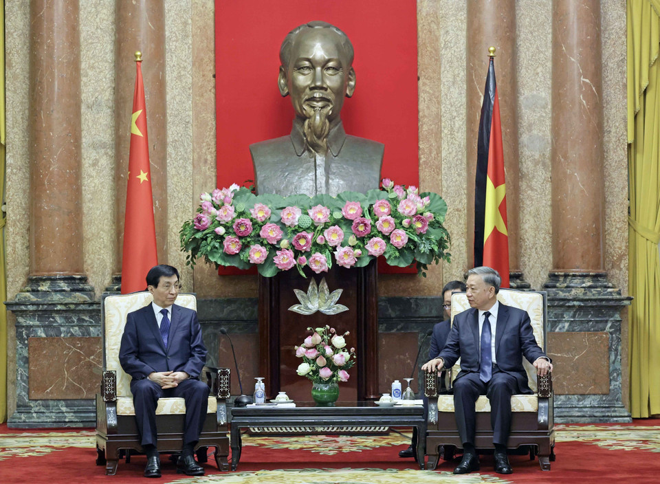 Chủ tịch nước Tô Lâm tiếp Chủ tịch Chính hiệp Trung Quốc Vương Hộ Ninh. (Ảnh: Nhan Sáng/TTXVN)