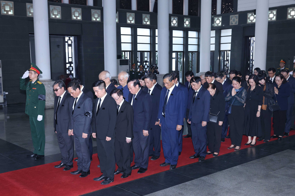 Đoàn Liên hiệp các Hội khoa học kỹ thuật Việt Nam viếng Tổng Bí thư Nguyễn Phú Trọng. (Ảnh: TTXVN)