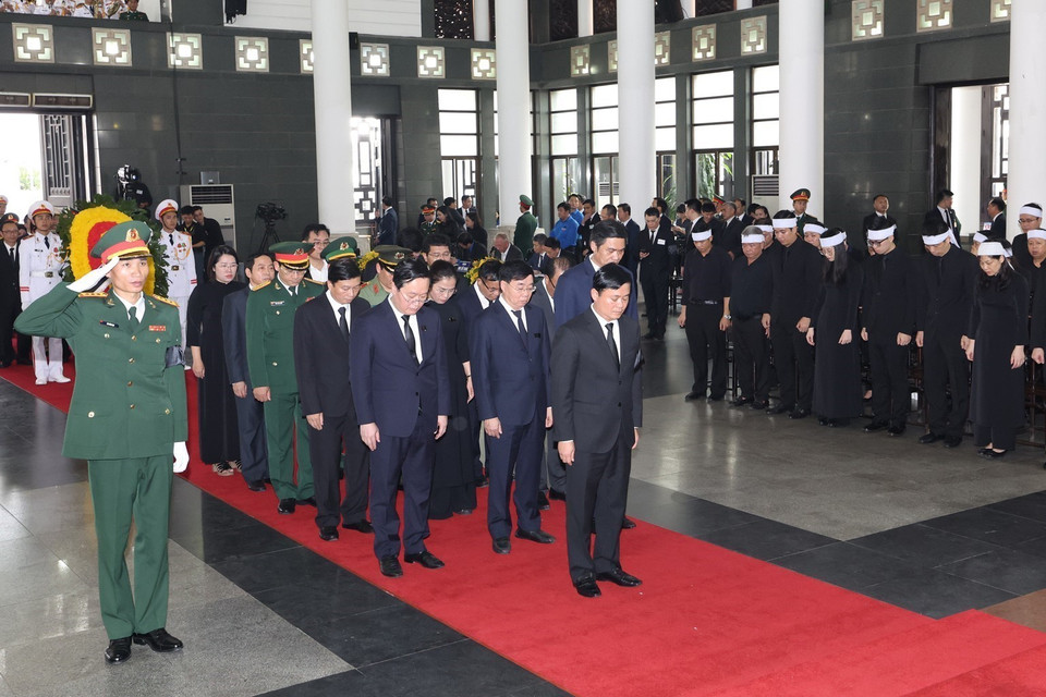 Đoàn tỉnh Nghệ An viếng Tổng Bí thư Nguyễn Phú Trọng. (Ảnh: TTXVN)