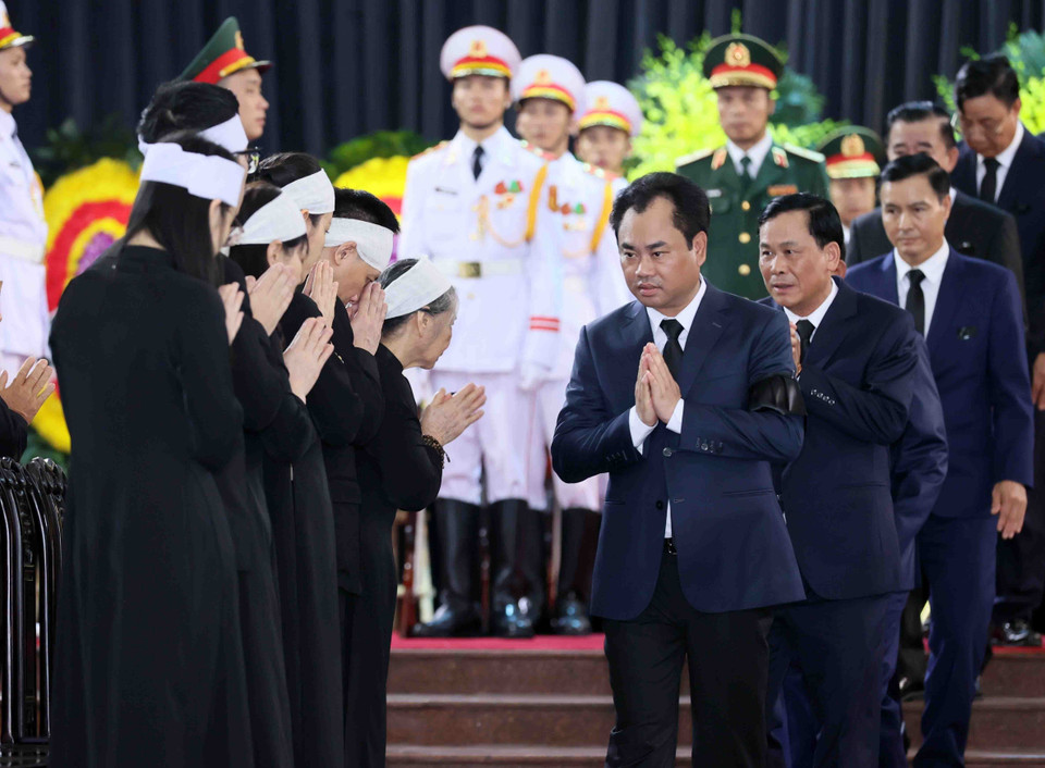 Đoàn Thái Nguyên do đồng chí Trịnh Việt Hùng, Bí thư tỉnh ủy làm trưởng đoàn viếng Tổng Bí thư Nguyễn Phú Trọng. (Ảnh: TTXVN