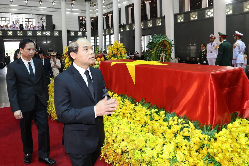 Đoàn tỉnh Lạng Sơn viếng Tổng Bí thư Nguyễn Phú Trọng. (Ảnh: TTXVN)