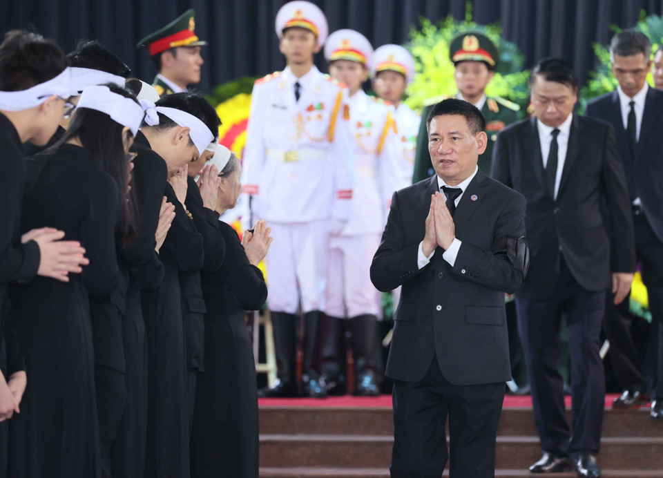 Đoàn Bộ Tài chính do đồng chí Hồ Đức Phớc, Ủy viên Trung ương Đảng, Bộ trưởng làm trưởng đoàn chia buồn cùng gia đình Tổng Bí thư Nguyễn Phú Trọng. (Ảnh: TTXVN)