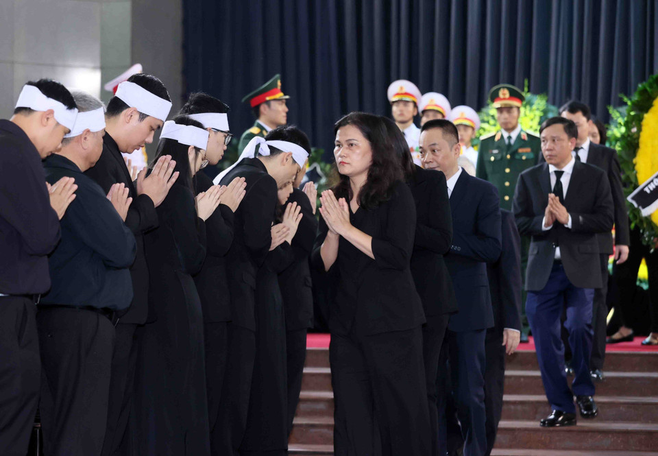 Đoàn Thông tấn xã Việt Nam viếng, chia buồn với gia quyến Tổng Bí thư Nguyễn Phú Trọng. (Ảnh: TTXVN)