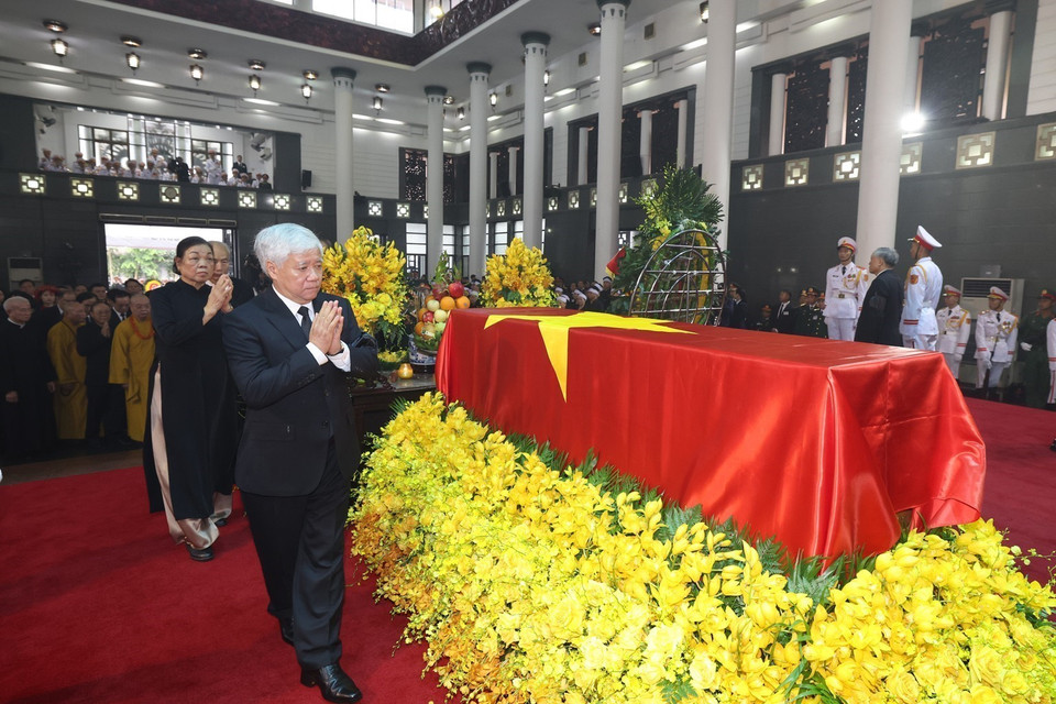 Đoàn Ủy ban Trung ương Mặt trận Tổ quốc Việt Nam, do Đồng chí Đỗ Văn Chiến, Ủy viên Bộ Chính trị, Bí thư Trung ương Đảng, Chủ tịch Ủy ban Trung ương Mặt trận Tổ quốc Việt Nam làm Trưởng đoàn vào viếng đồng chí Nguyễn Phú Trọng. (Ảnh: TTXVN)