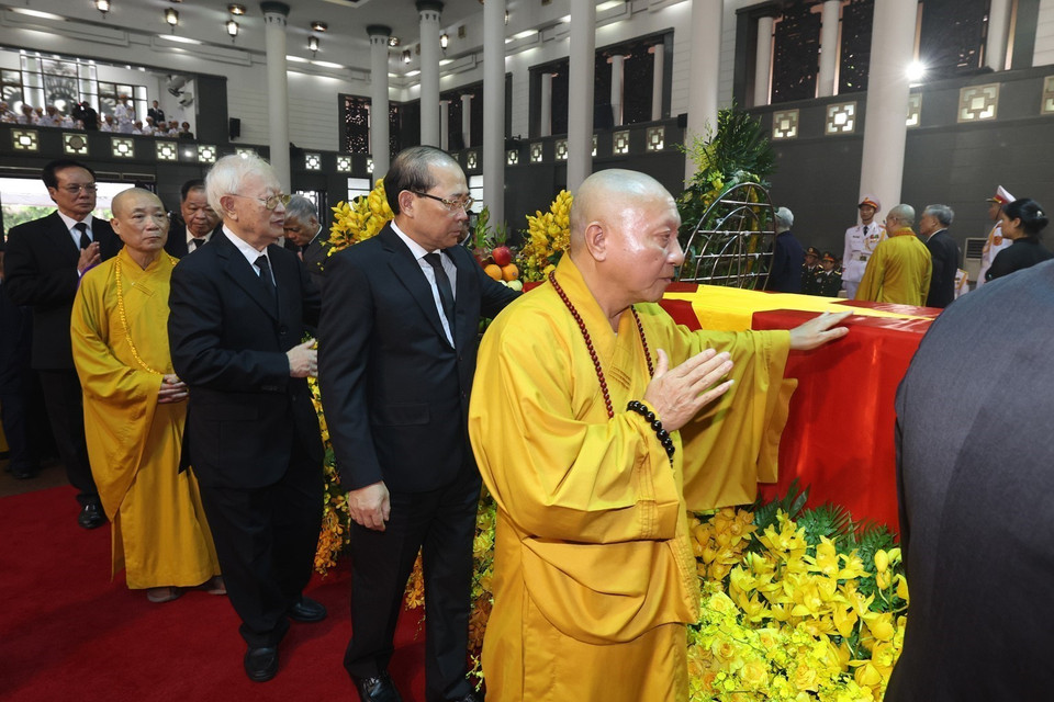 Đoàn Ủy ban Trung ương Mặt trận Tổ quốc Việt Nam viếng Tổng Bí thư Nguyễn Phú Trọng. (Ảnh: TTXVN)
