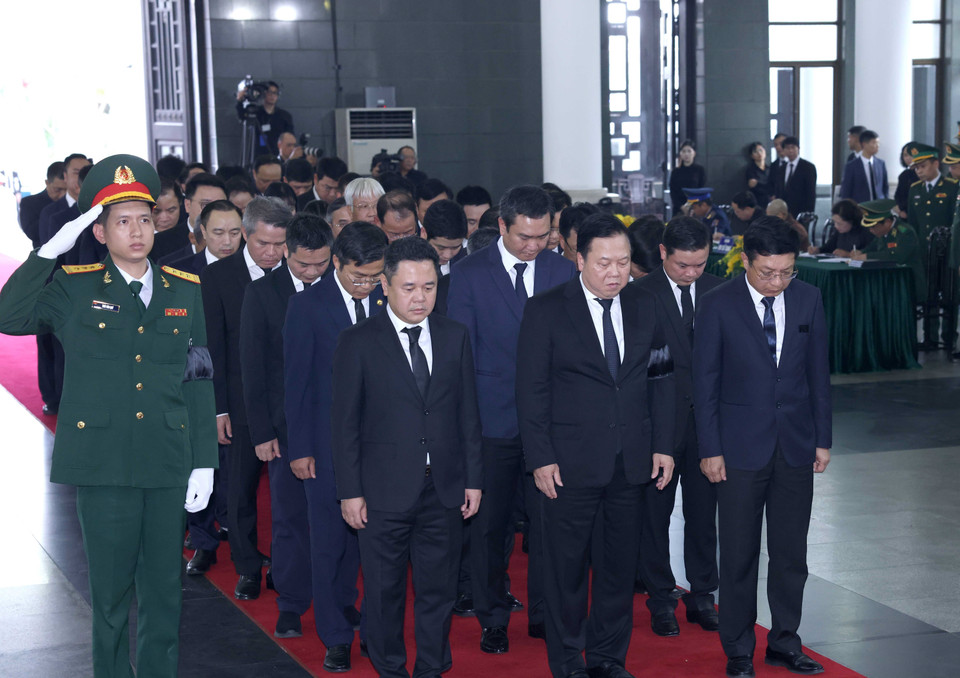 Đoàn Ủy ban Quản lý vốn Nhà nước tại doanh nghiệp viếng Tổng Bí thư Nguyễn Phú Trọng. (Ảnh: TTXVN)