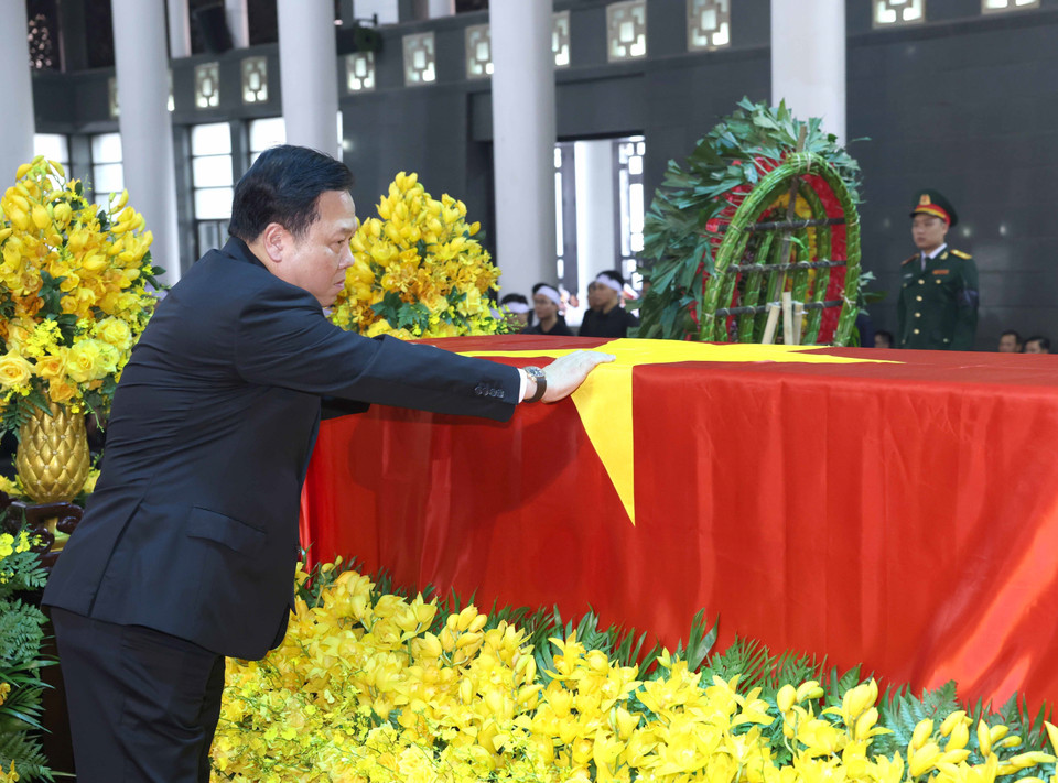 Đoàn Ủy ban Quản lý vốn Nhà nước tại doanh nghiệp viếng Tổng Bí thư Nguyễn Phú Trọng. (Ảnh: TTXVN)