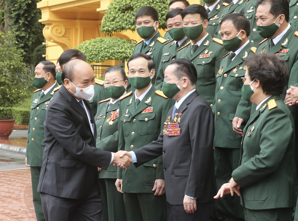 Chủ tịch nước Nguyễn Xuân Phúc gặp mặt đoàn đại biểu doanh nhân là các cựu chiến binh Việt Nam. (Ảnh: Lâm Khánh/TTXVN)