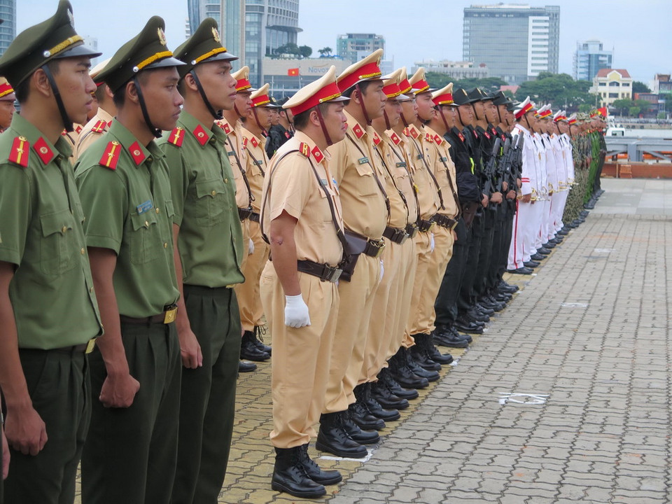 Các lực lượng phối hợp diễn tập phương án bảo vệ Tuần lễ cấp cao APEC 2017 tại buổi tổng duyệt. (Ảnh: Trần Lê Lâm/TTXVN)