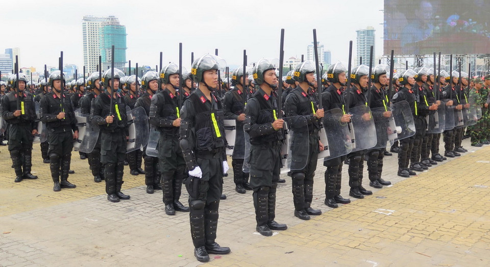 Các lực lượng phối hợp diễn tập phương án bảo vệ Tuần lễ cấp cao APEC 2017 tại buổi tổng duyệt. (Ảnh: Trần Lê Lâm/TTXVN)