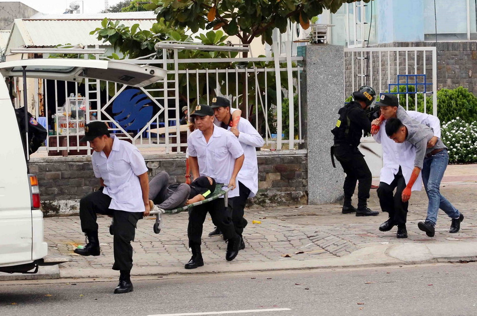 Các lực lượng phối hợp diễn tập phương án bảo vệ Tuần lễ cấp cao APEC 2017 tại buổi tổng duyệt. (Ảnh: Trần Lê Lâm/TTXVN)