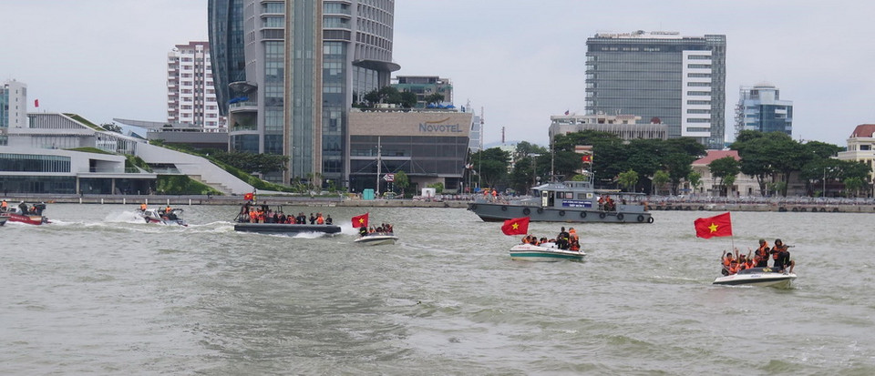 Các lực lượng phối hợp diễn tập phương án bảo vệ Tuần lễ cấp cao APEC 2017 tại buổi tổng duyệt. (Ảnh: Trần Lê Lâm/TTXVN)