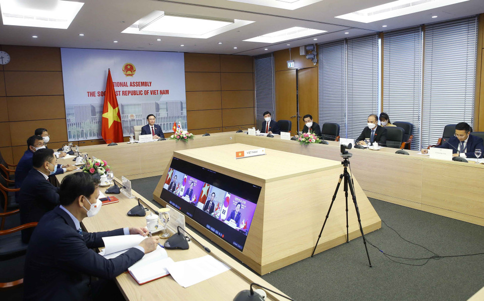 Chủ tịch Quốc hội Vương Đình Huệ hội đàm trực tuyến với Chủ tịch Quốc hội Hàn Quốc Park Byeong Seug. (Ảnh: Doãn Tấn/TTXVN)