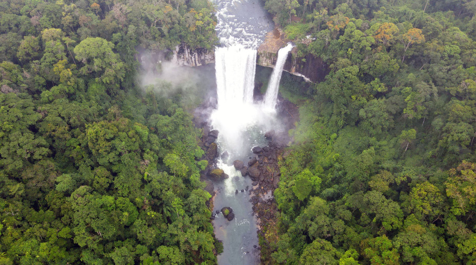Thác K50 - thác hang Én trong Khu Dự trữ Sinh quyển Cao nguyên Kon Hà Nừng. (Ảnh: Hồng Điệp/TTXVN)