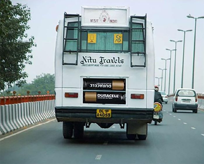 Một chiếc xe tải với năng lượng từ pin Duracell. (Nguồn: Boredpanda)