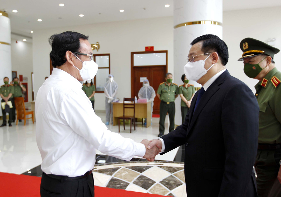 Chủ tịch Quốc hội Vương Đình Huệ và Bí thư Thành ủy TP Hồ Chí Minh Nguyễn Văn Nên tham dự hội nghị. (Ảnh: Thanh Vũ/TTXVN)