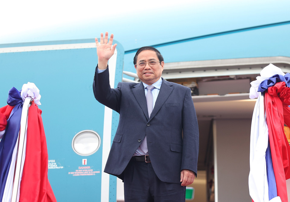 Thủ tướng Phạm Minh Chính đến thủ đô Vientiane (Lào). (Ảnh: Dương Giang/TTXVN)