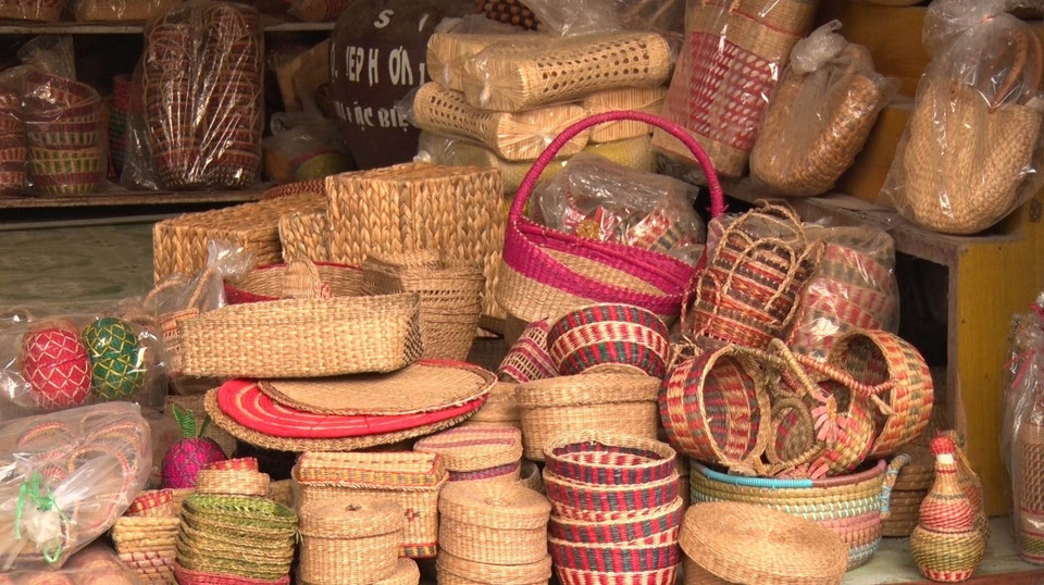 Các sản phẩm của nghề thủ công truyền thống làm cói huyện Kim Sơn, tỉnh Ninh Bình. (Ảnh: Thùy Dung/TTXVN)