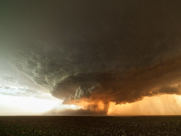 Mây bão hình thành ở tây nam Booker, Texas.(Nguồn: Daily Mail)