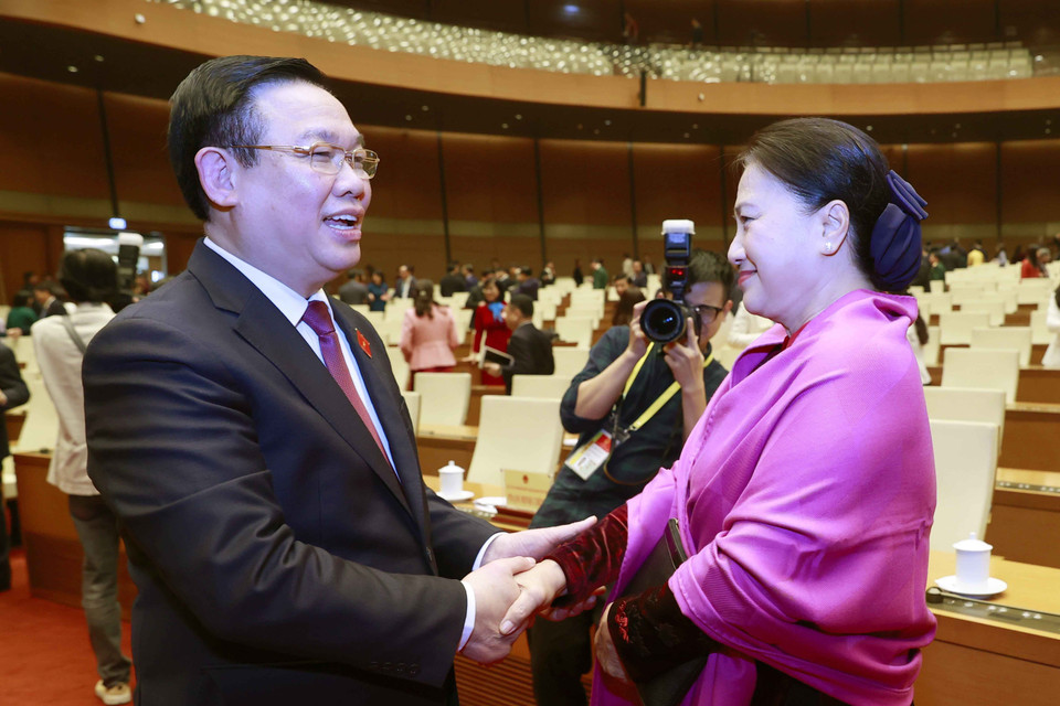 Chủ tịch Quốc hội Vương Đình Huệ và nguyên Chủ tịch Quốc hội Nguyễn Thị Kim Ngân. (Ảnh: Doãn Tấn/TTXVN)