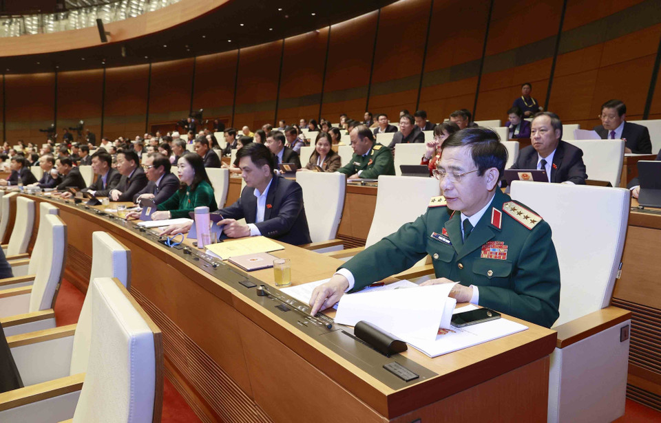 Đoàn đại biểu Quốc hội tỉnh Thái Nguyên biểu quyết thông qua Nghị quyết về Quy hoạch tổng thể quốc gia thời kỳ 2021-2030, tầm nhìn đến năm 2050. (Ảnh: Doãn Tấn/TTXVN)