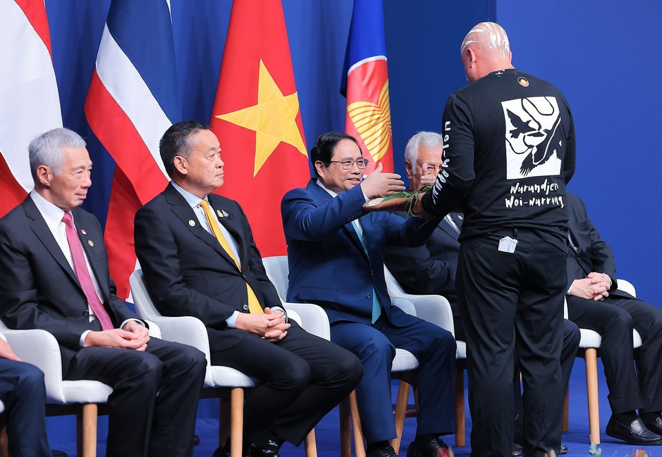 Nghi thức chúc phúc các Trưởng đoàn tham dự Hội nghị Cấp cao Đặc biệt kỷ niệm 50 năm quan hệ ASEAN-Australia. (Ảnh: Dương Giang/TTXVN)