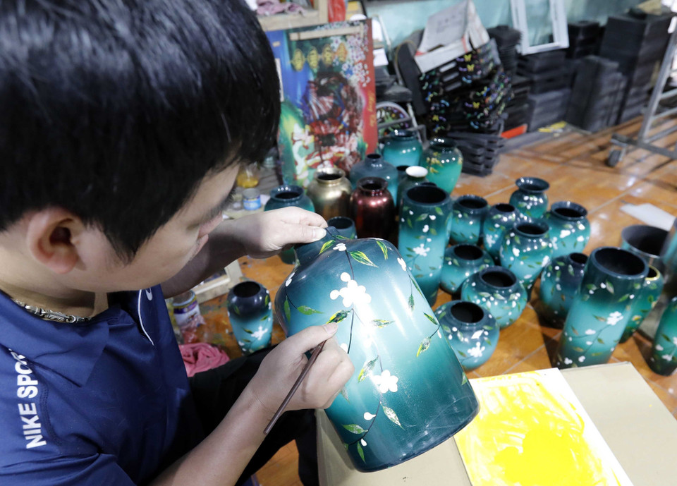 Làng nghề Hạ Thái tại huyện Thường Tín (Hà Nội) từ lâu đời đã nổi tiếng với nghề sơn mài truyền thống. (Ảnh: Trần Việt/TTXVN)