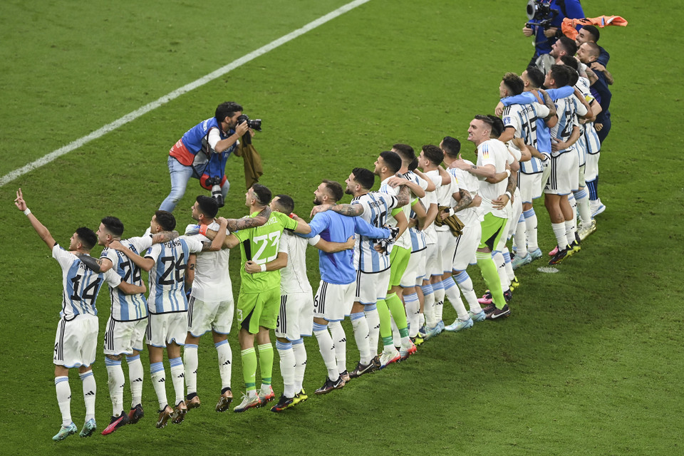 Niềm vui của các cầu thủ Argentina khi giành vé vào chung kết World Cup 2022. (Nguồn: AFP)