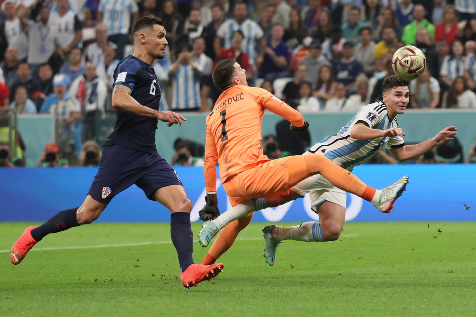 Điều đó đã giúp họ có cơ hội khi Alvarez bị phạm lỗi trong tình huống phản công nhanh. (Nguồn: Getty Images)