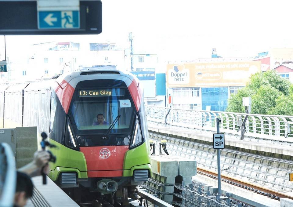 Đoàn tàu chạy thử định kỳ. (Ảnh: Tuấn Anh/TTXVN)