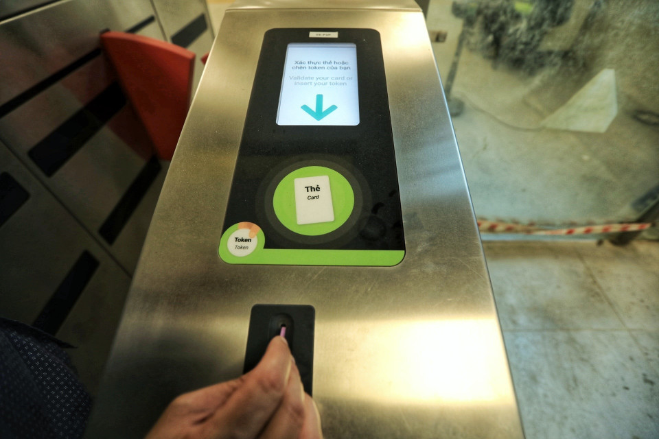 Hệ thống thu vé được lắp đặt hoàn thiện: máy bán vé đặt tại phòng vé (TOM), máy khởi tạo thẻ (CIM), thiết bị soát vé cầm tay (PCD),… (Ảnh: Tuấn Anh/TTXVN)