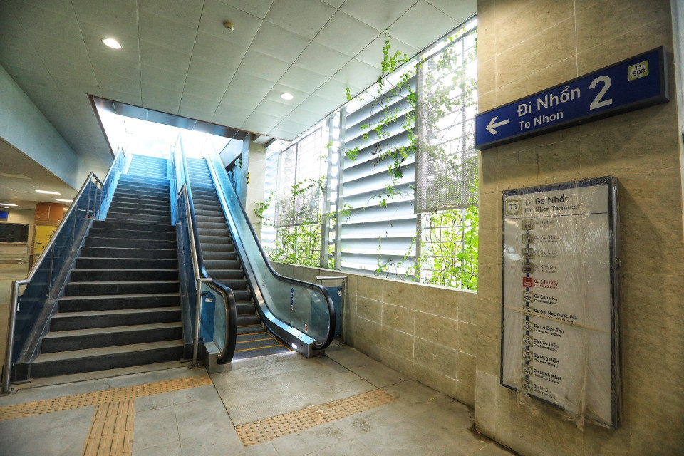 Hệ thống thang bộ, thang cuốn và thang máy tiện lợi cho cả người khuyết tật, người cao tuổi, phụ nữ mang thai và trẻ em. (Ảnh: Tuấn Anh/TTXVN)