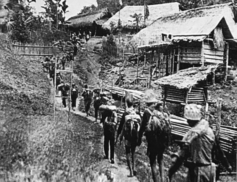 Trung đoàn 147 hành quân chuẩn bị đánh địch trong Chiến dịch Việt Bắc-Thu Đông 1947. (Ảnh: Tư liệu/TTXVN phát)