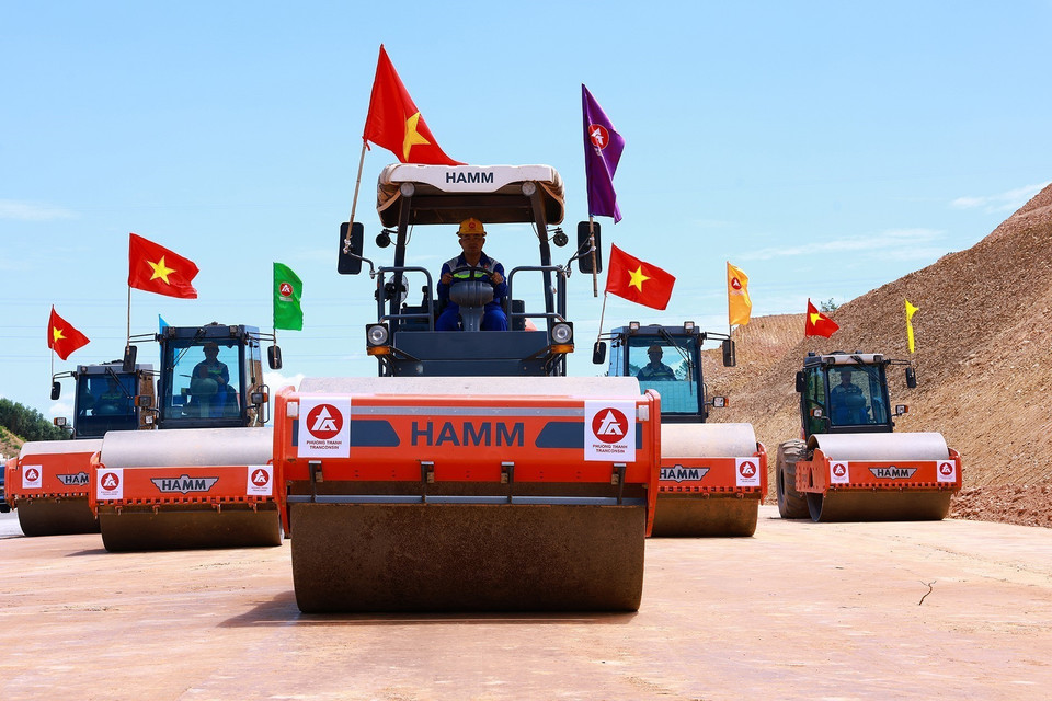 Các đơn vị đang thi công Dự án Đường bộ cao tốc Bắc-Nam, phía Đông đoạn qua tỉnh Quảng Bình. (Ảnh: Dương Giang/TTXVN)