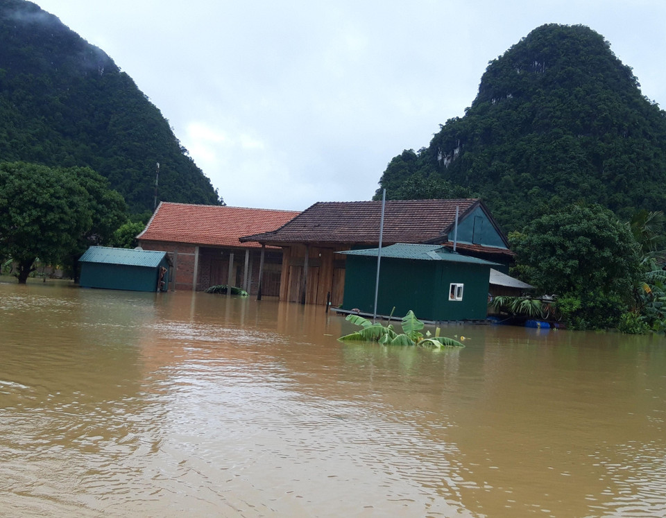 Hơn 400 nhà dân vùng rốn lũ Tân Hóa, huyện Minh Hóa, Quảng Bình. (Ảnh Đức Thọ/TTXVN)