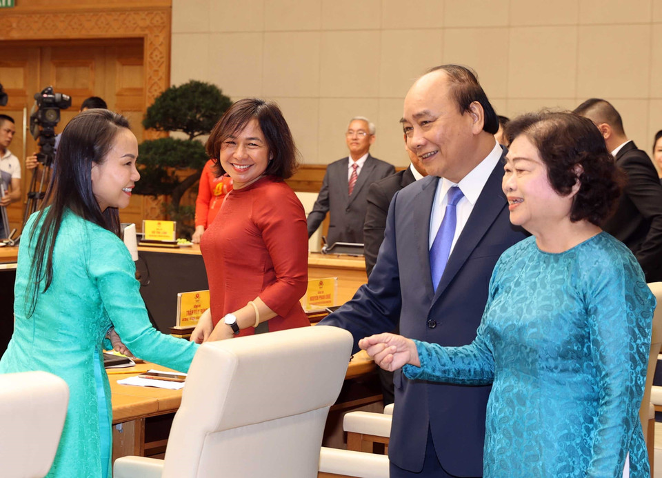 Thủ tướng Nguyễn Xuân Phúc và nguyên Phó Chủ tịch nước Trương Mỹ Hoa với các đại biểu. (Ảnh: Thống Nhất/TTXVN)