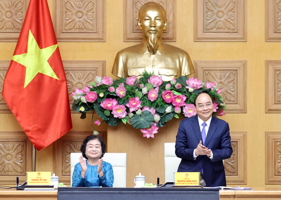 Thủ tướng Nguyễn Xuân Phúc và nguyên Phó Chủ tịch nước Trương Mỹ Hoa tại buổi gặp mặt. (Ảnh: Thống Nhất/TTXVN)