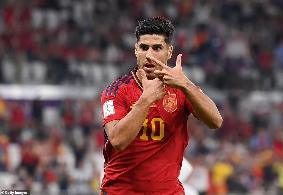 Marco Asensio cũng lên tiếng bằng bàn thắng đẹp sau đường chuyền của Alba ở phút 21. (Nguồn: Getty Images)
