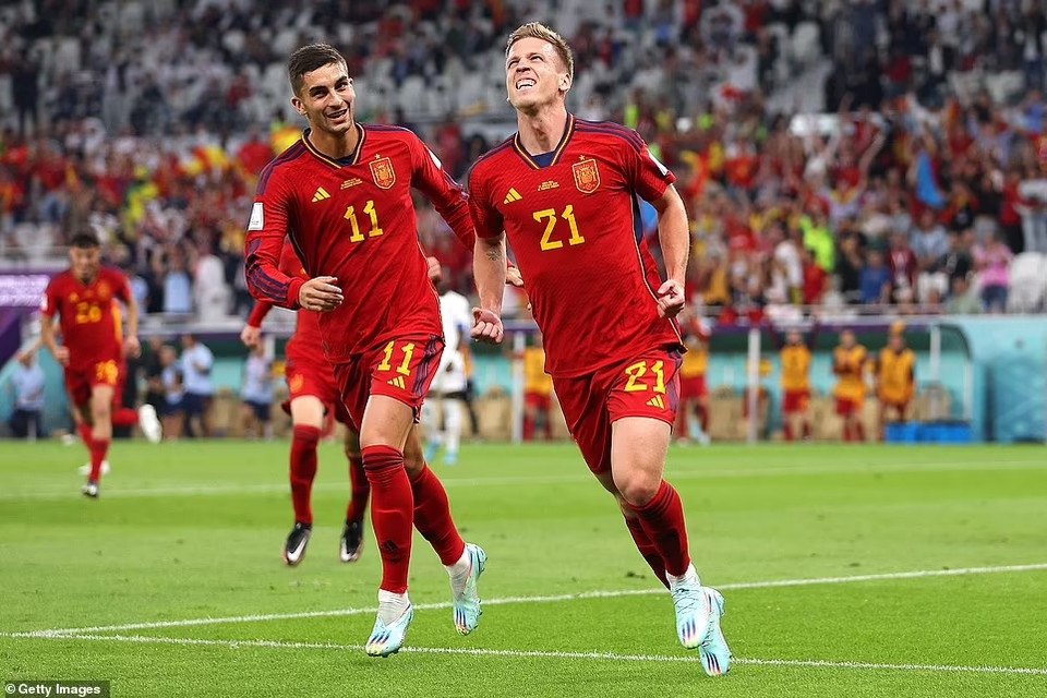 Dani Olmo (số 21) là người lập công cho Tây Ban Nha. (Nguồn: Getty Images)